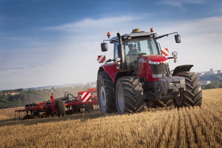 Massey Ferguson 7626 Dyna-6: Relación peso-potencia sin competencia. El buque insignia de la serie MF 7600