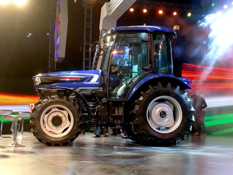 LOS NEUMÁTICOS AGRIMAX DE BKT EQUIPAN  EL PRIMER TRACTOR DE ESCORTS CON CONDUCCIÓN AUTÓNOMA