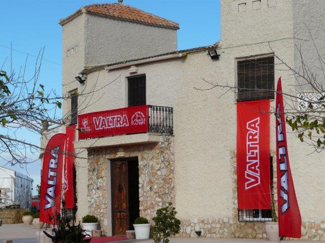 Valtra presenta la nueva Serie N en España en entorno ganadero