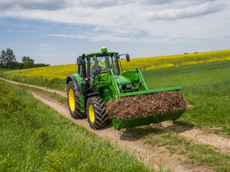 Nueva generación de palas cargadoras frontales serie R de John Deere