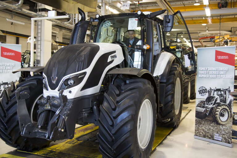 Valtra celebra la fabricación del tractor nº 1000 de la Serie T4