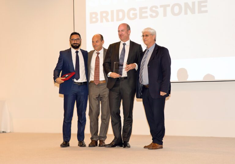 Bridgestone es nombrado “Proveedor del Año de Proactividad y Colaboración” por el grupo CNH Industrial