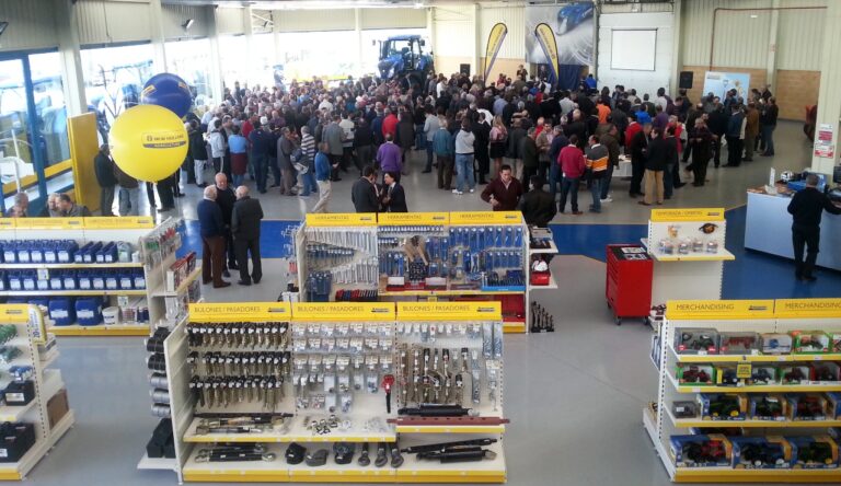 New Holland inaugura en España la primera tienda de recambios en Europa