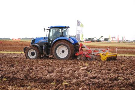 Venta de maquinaria y tractores agrícolas de octubre de 2015