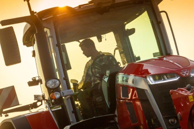 100% de conectividad como estándar en la nueva serie MF 8S de Massey Ferguson