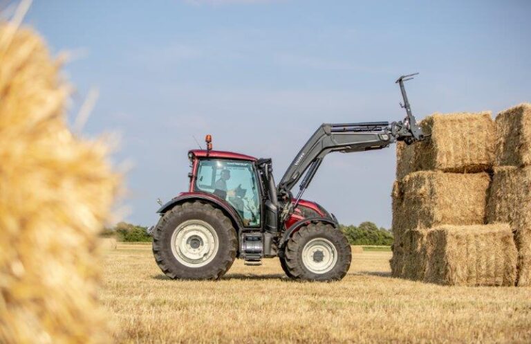 Valtra presenta la pantalla SmartGlass renovada.