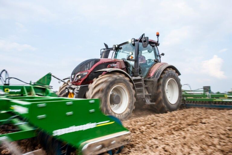 La Serie T de Valtra crece con la presentación de los modelos HiTech y nuevas funciones