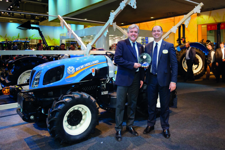 El tractor T3F de New Holland Agriculture recibe el galardón TOTY® 2015,  al mejor Tractor Especial, un logro extraordinario en el segmento  de máquinas especiales