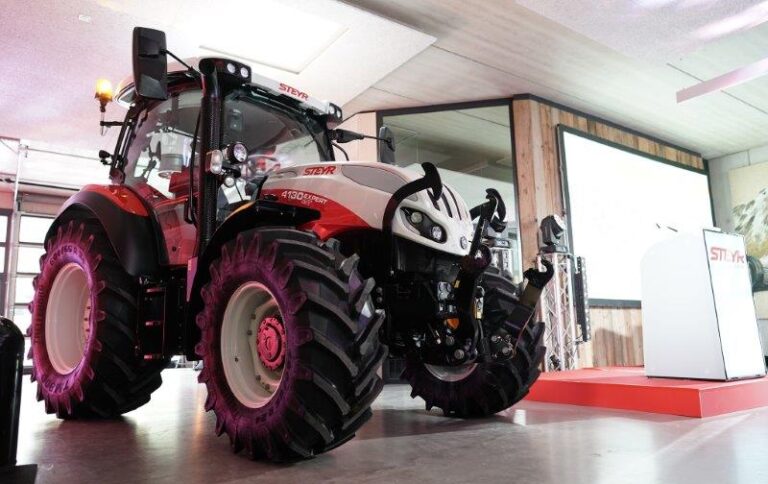 STEYR EXPERT CVT: LLEGA UN NUEVO TRACTOR DE GAMA SUPERIOR Y TAMAÑO COMPACTO