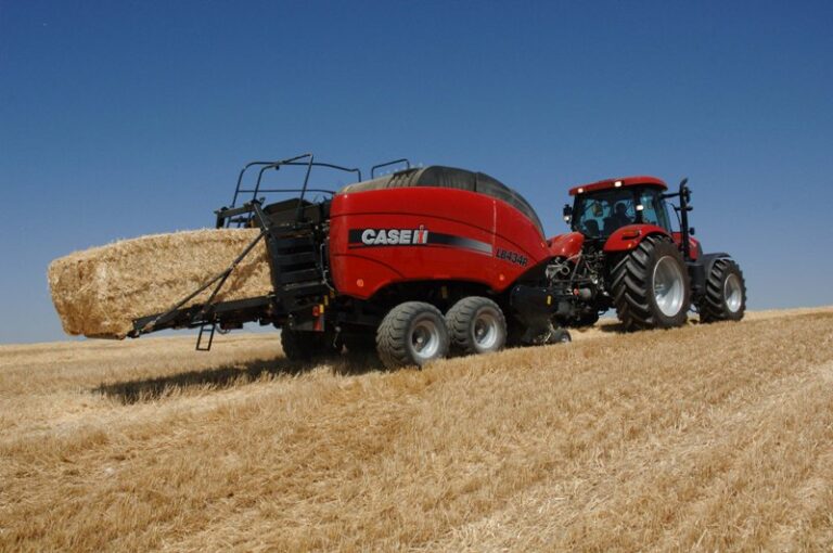 Innovaciones Tecnológicas en el área de Recolección de Case IH. La Nueva serie LB 4 de Empacadoras Gigantes ofrece un mayor impulso al rendimiento del empacado.