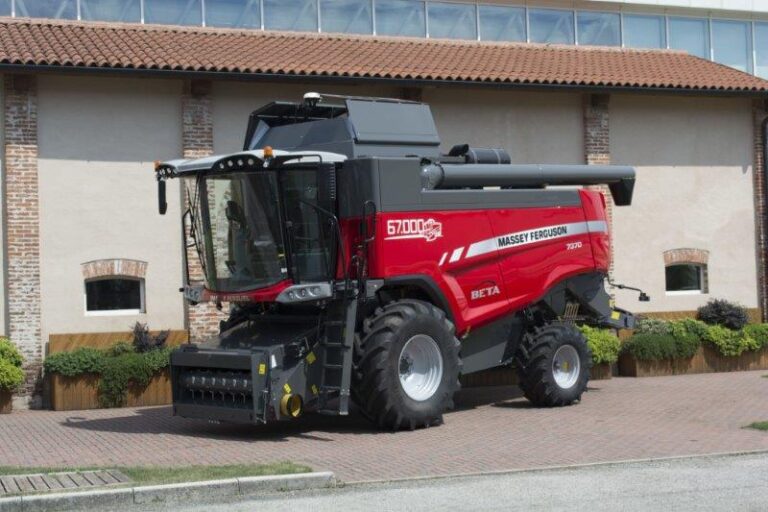Celebración de una producción histórica: la cosechadora número 67.000 es una Massey Ferguson BETA 7370 y ha sido fabricada en la planta de Breganze en Italia.