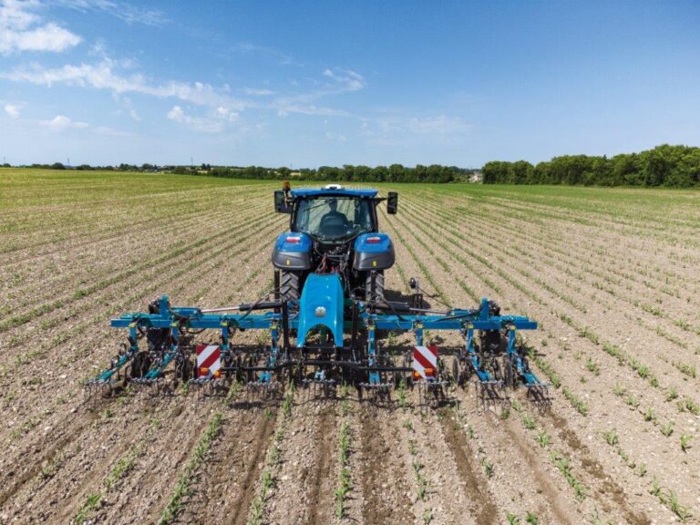 New Holland amplía su gama de cultivadores con el modelo SRC SmartSteerTM, dotado de sistema de autoguiado con cámara