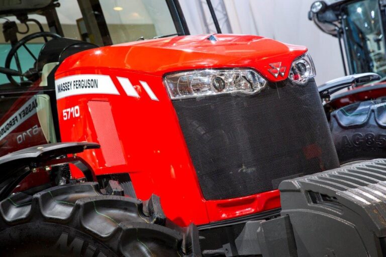 Estreno mundial  en FIMA de los nuevos tractores MF 5700 Global  Series, que encabezan la línea completa de producto de Massey Ferguson.