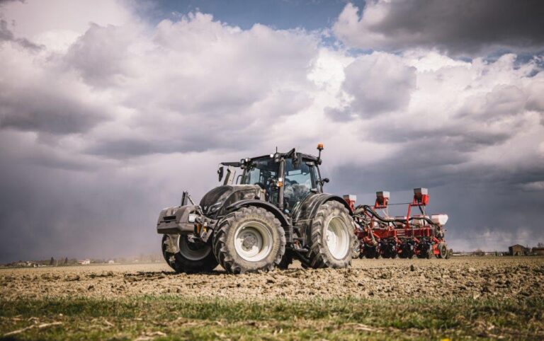 Centrados en la calidad del trabajo. SmartTurn gira automáticamente el tractor en la cabecera.