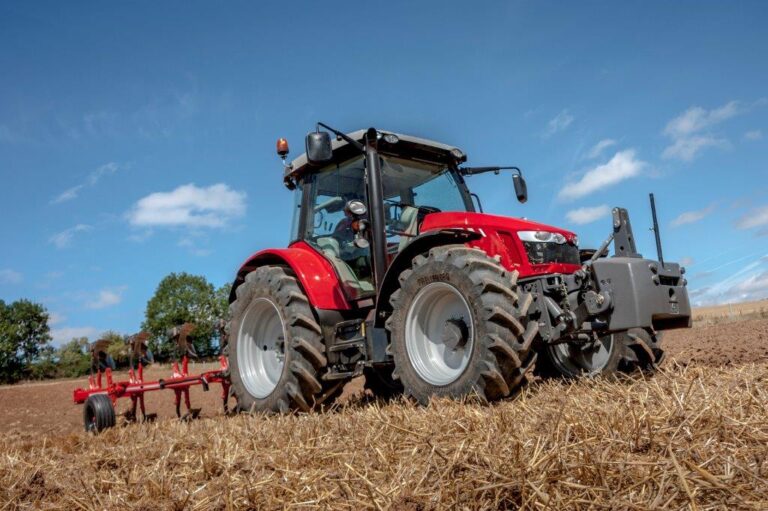 Tractor 5713 SL de Massey Ferguson 130 CV, candidato a Tractor del Año.