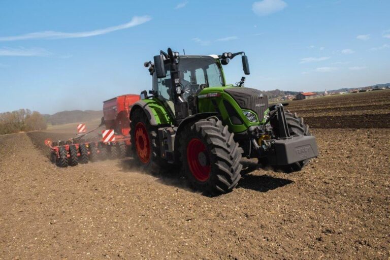 La serie 700 inicia su producción en serie con la filosofía de manejo FendtONE en todas las versiones de equipamiento