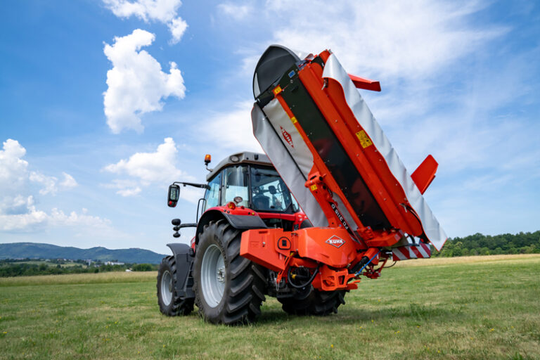 Kuhn lanza su primera segadora acondicionadora de plegado vertical: la FC 3515 D