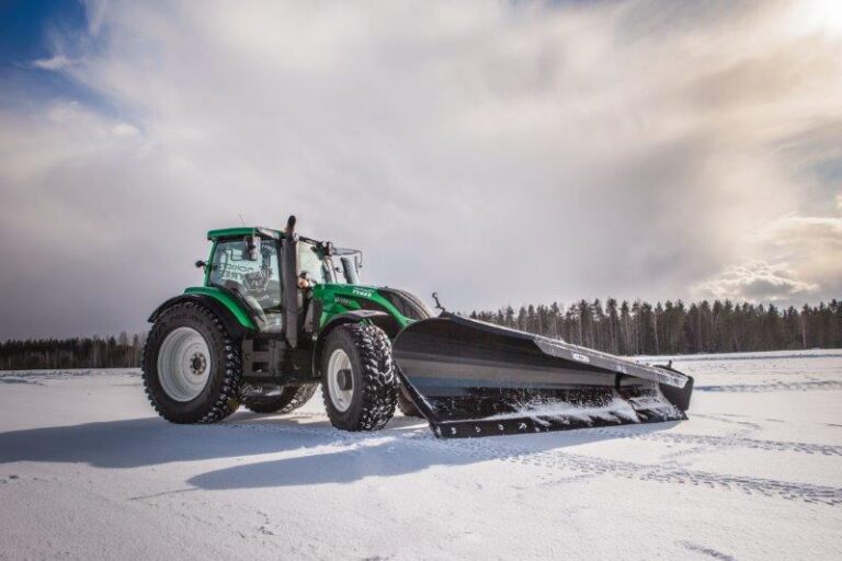 Record Mundial: Un Valtra no Tripulado quita nieve a 73,171 km/h
