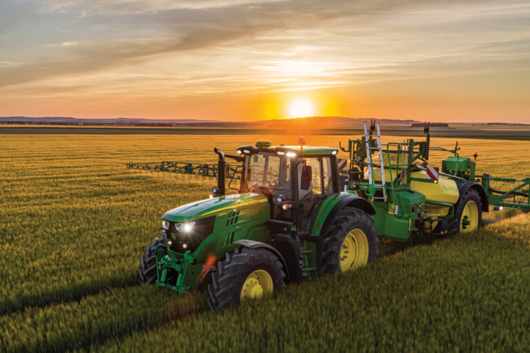 John Deere apuntala su crecimiento en tractores de alta potencia que se sitúa por encima del 40% de cuota y acelera la innovación en cultivos de alto valor desde el Innovation Center