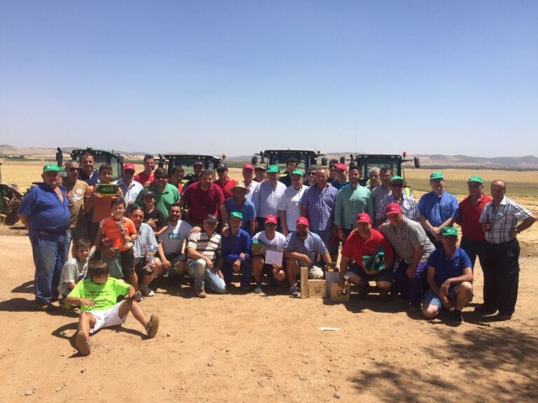 Gran participación en los concursos de arada con tractor y lanzamiento de reja organizados por ASAJA en las fiestas de Calzada de Calatrava