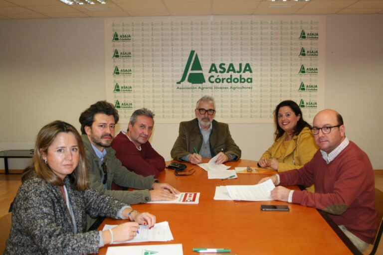 Acordada en Córdoba una subida salarial del 1,5% en 2020 para los trabajadores del campo