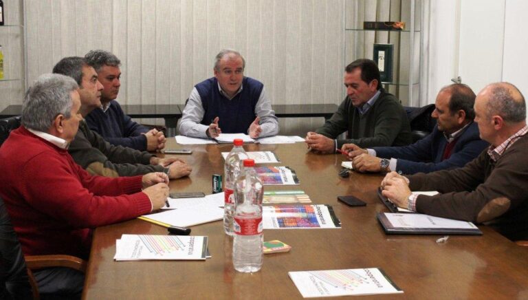 Los agricultores y ganaderos sevillanos tomarán las carreteras el 25 de febrero en defensa del futuro del campo