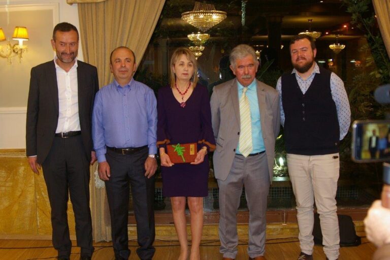 La empresa familiar Andrés Antón Esclapez recibe el Premio Agricultor del año 2018 por el fomento de la granada mollar de Elche y por su trayectoria como productores y comercializadores desde hace 50 años