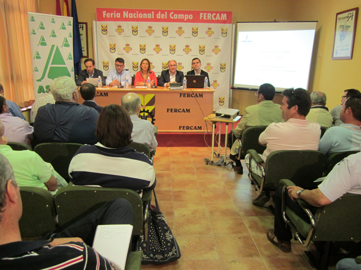 Barato, apuntó este jueves en la Feria Nacional del Campo (FERCAM), en Manzanares, que “es el propio sector el que tiene que poner orden en el mundo del vino y discriminar positivamente a los que hagan las cosas bien y con calidad”.