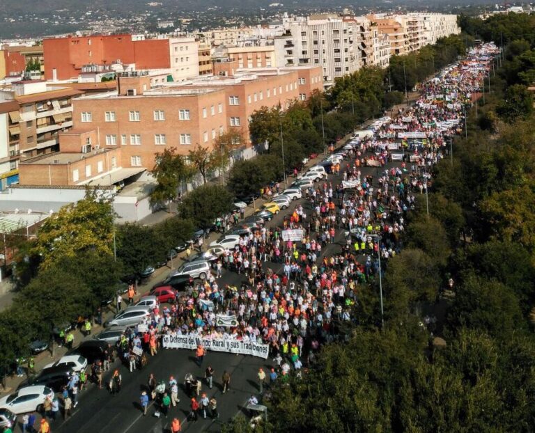 Más de 40.000 manifestantes participaron en una jornada histórica para exigir respeto al Mundo Rural
