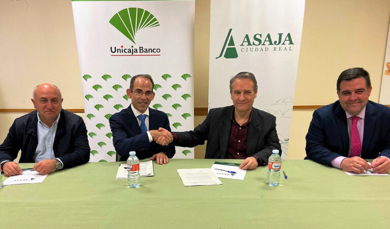 Asaja Ciudad Real y Unicaja Banco renuevan el convenio para facilitar a los agricultores y ganaderos los trámites de la PAC y el anticipo de las ayudas