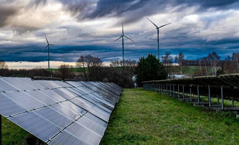 Continúa la avalancha de macroproyectos fotovoltaicos con ocho nuevos que llegan hoy al B.O.P.