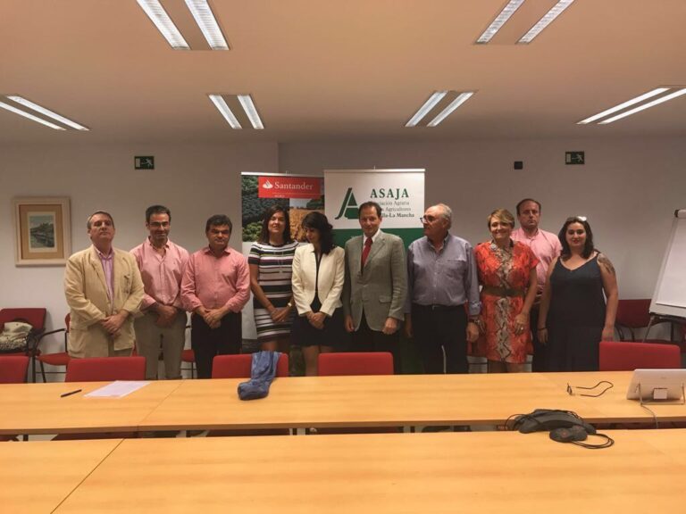 Banco Santander ofrece a los asociados de ASAJA en C-LM financiación especial para paliar la falta de liquidez por adversidades climáticas