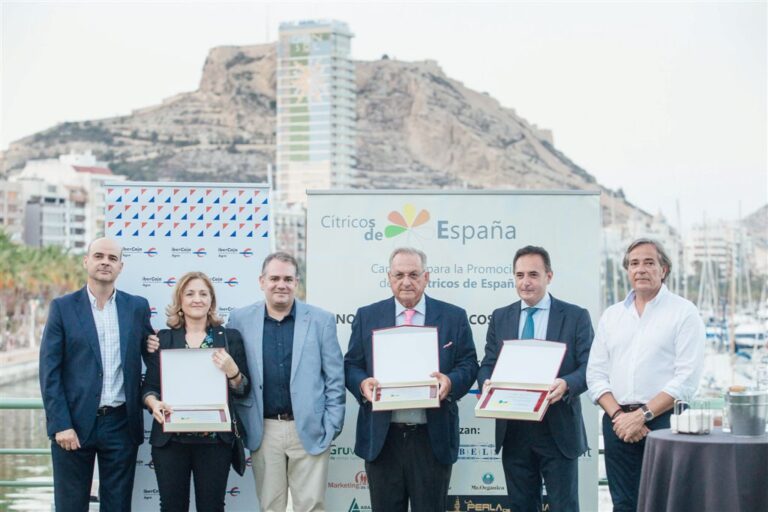 Eladio Aniorte, Presidente de ASAJA Alicante, María García, Directora de Calidad de Anecoop Murcia, El Corte Inglés, y Alfonso Gálvez Árce, a título póstumo, nuevos Embajadores “Cítricos de España”