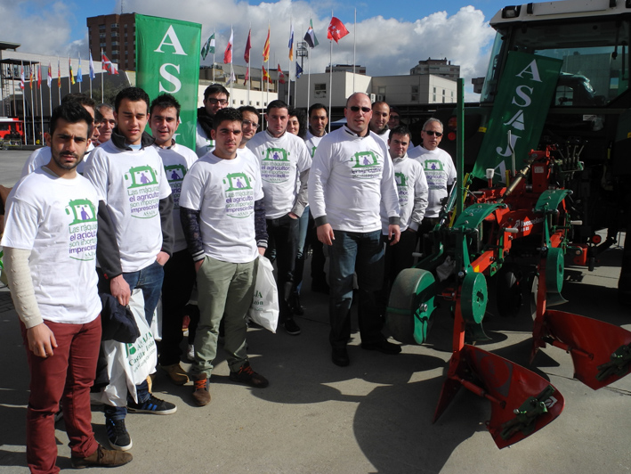 ASAJA Castilla y León organizó la primera “master class” dedicada a la labor agrícola por excelencia, la Arada