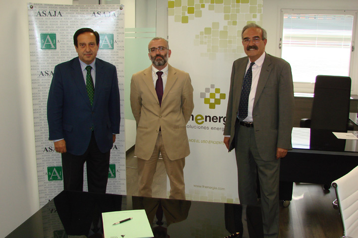 ASAJA y FNeNERGIA firman una acuerdo que posibilitará rebajar los costes energéticos al sector agrario.