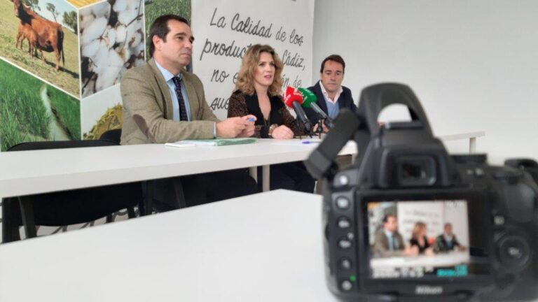 Asaja-Cádiz recibe la visita de la delegada del gobierno de la junta de Andalucía en Cádiz