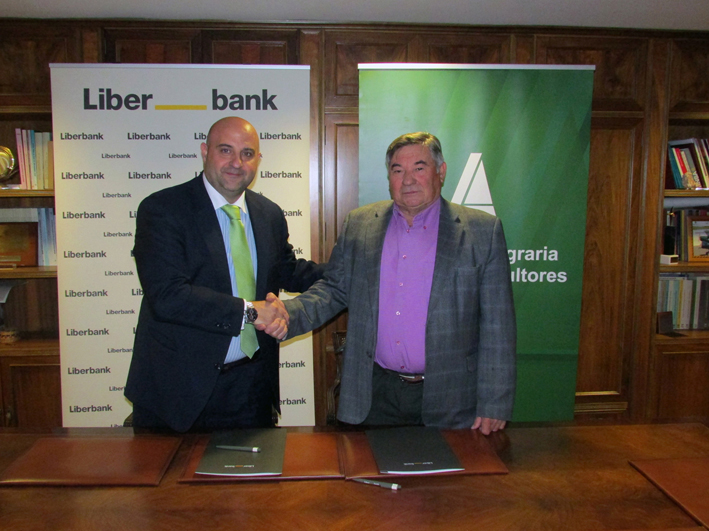 Acuerdo entre ASAJA Albacete y Liberbank para facilitar los trámites de las solicitudes de la PAC a agricultores y ganaderos de la provincia