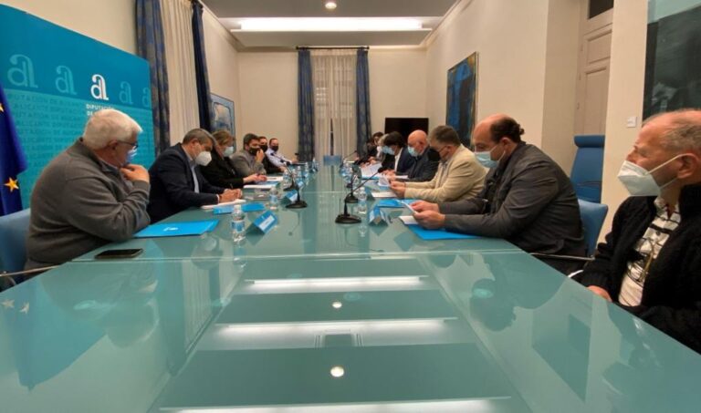 Asaja Alicante traslada al presidente de la Diputación los problemas con el agua de los regantes del Alto Vinalopó