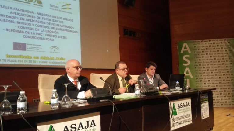 Cerca de 300 agricultores se forman sobre sanidad vegetal en las jornadas de Asaja Jaén