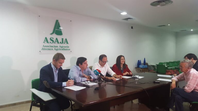 Asaja Extremadura comienza con Ciudadanos la ronda de contactos con los partidos políticos para mejorar la situación del campo extremeño tras el 26M