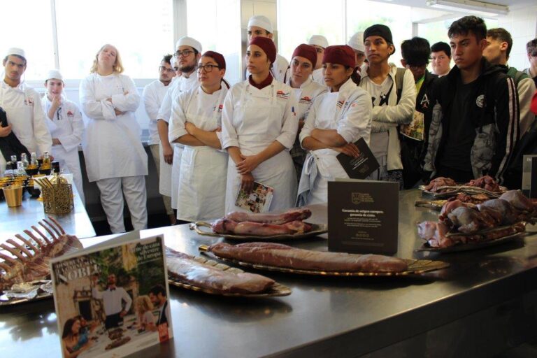 Los chefs del futuro descubren las características de la carne de caza silvestre