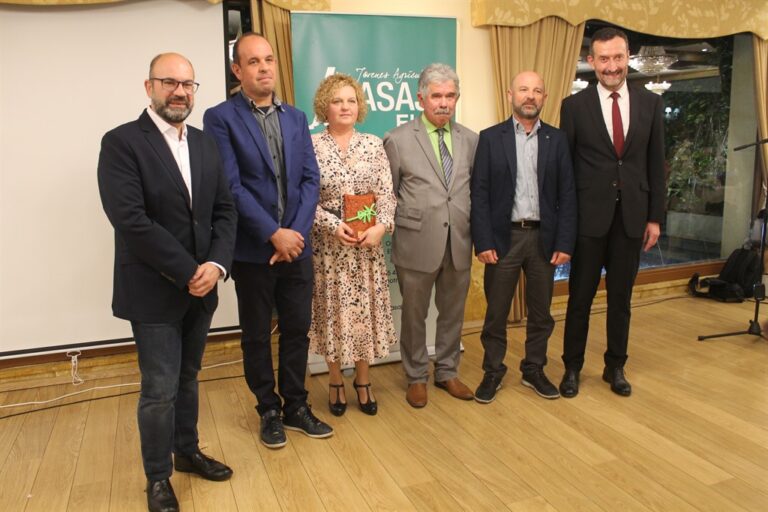 Asaja Elche: El premio “Agricultor del Año 2019” recae en Semiflor Agropecuaria por una trayectoria imparable desde hace 30 años y por transformar una explotación agroganadera en una empresa agraria y viverista de referencia