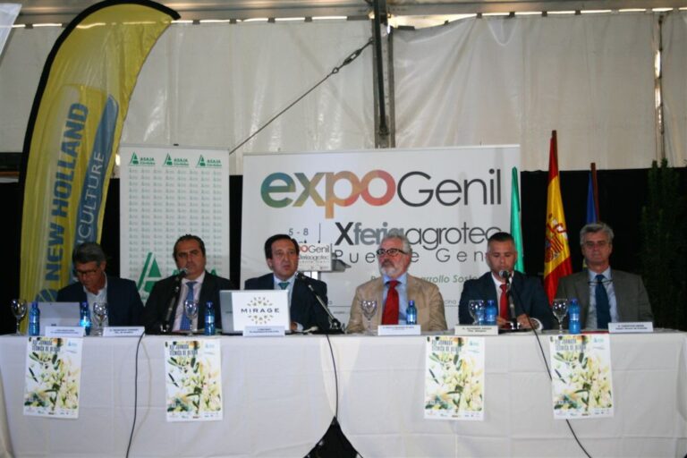 Asaja Córdoba: Más de 200 agricultores debaten sobre los mercados internacionales del aceite y la situación del olivar