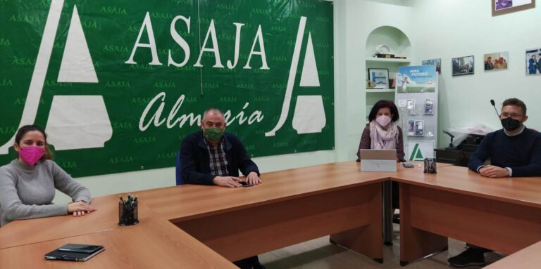 Reunión entre Asaja y la asociación de gestores agrícolas orgánicos de Almería