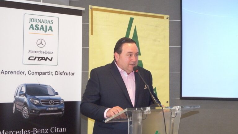 ASAJA Almería reivindica inversiones públicas en materia hídrica para garantizar el regadío, en una jornada patrocinada por MERCEDES BENZ FURGONETAS