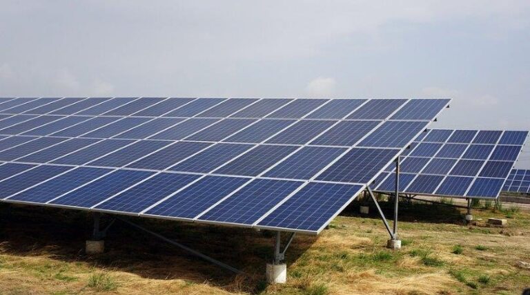 Asaja denuncia que continúa la expropiación de tierras para macroparques fotovoltaicos en la provincia de León