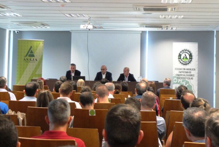 La formación del productor y la implicación de la Administración claves para afrontar los nuevos retos en sanidad vegetal y la digitalización del sector