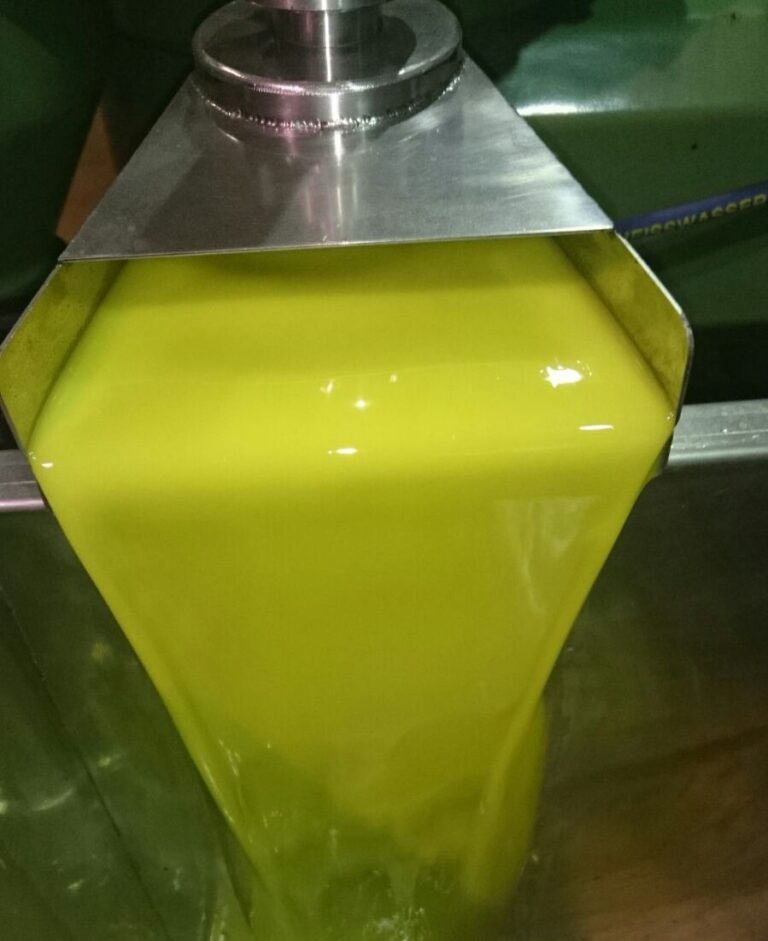España cuenta con 485.000 toneladas de aceite a un mes de acabar la campaña