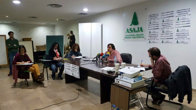 Asaja Extremadura convoca una manifestación  en Trujillo contra la Junta por su negligencia frente a la tuberculosis