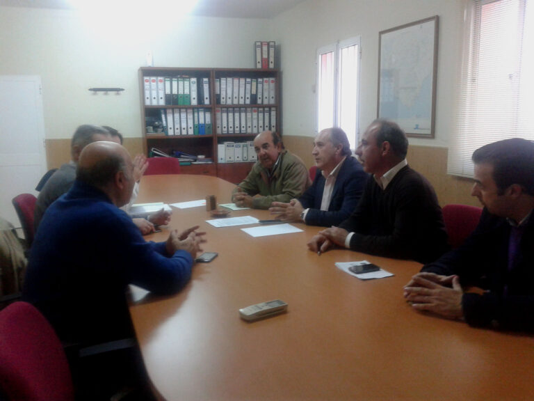 Asaja-Cádiz traslada al candidato al Senado por el PP, José Ignacio Landaluce, las inquietudes de los agricultores y ganaderos de la provincia con especial atención a los del Campo de Gibraltar